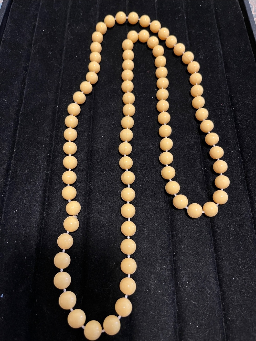 L👀K 3 for $15 Classic Yellow Vtg Bead Necklace - Plastic
